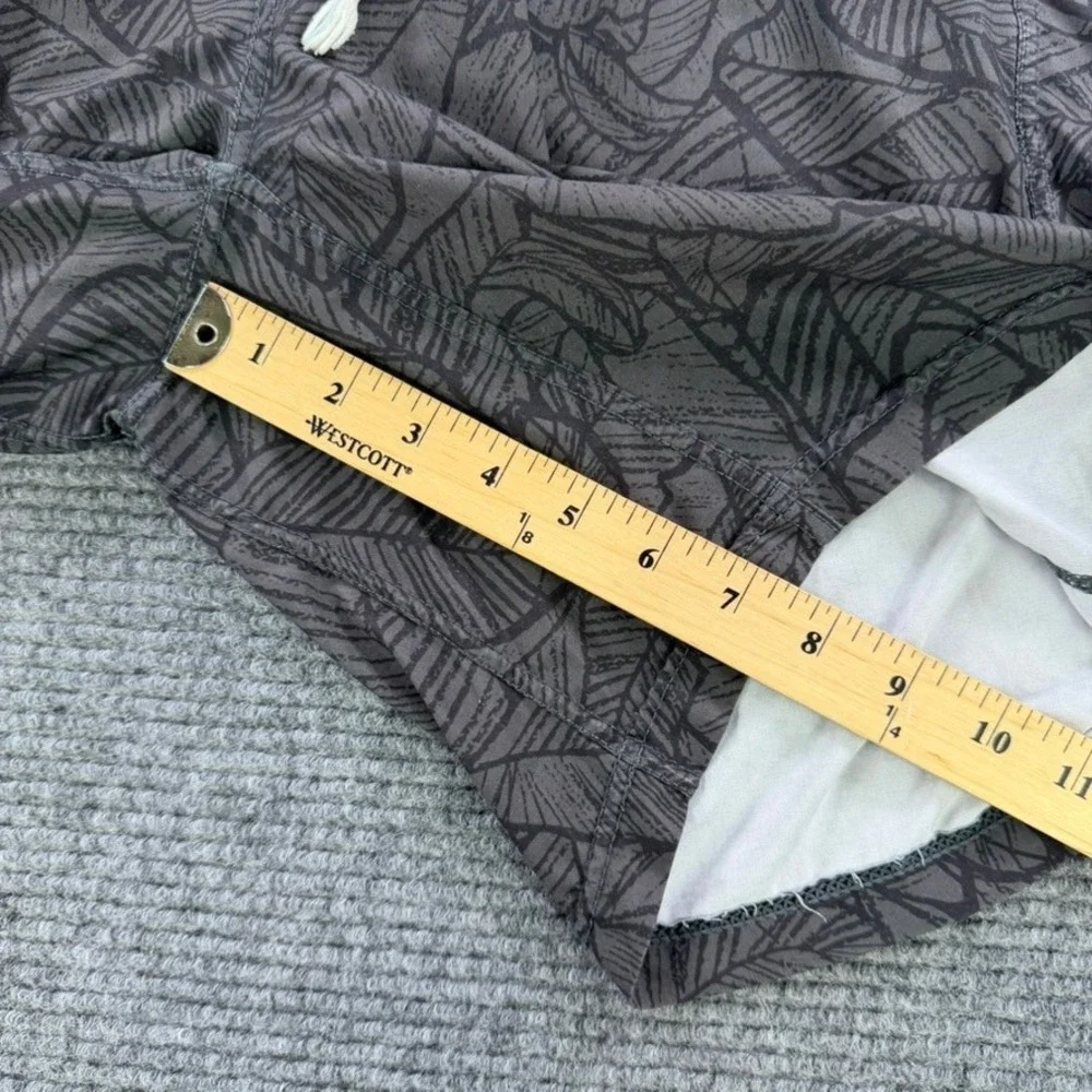 Vuori Kore Short Men 30 Charcoal Grey Palm Leaf Print Lined Athletic No Size Tag